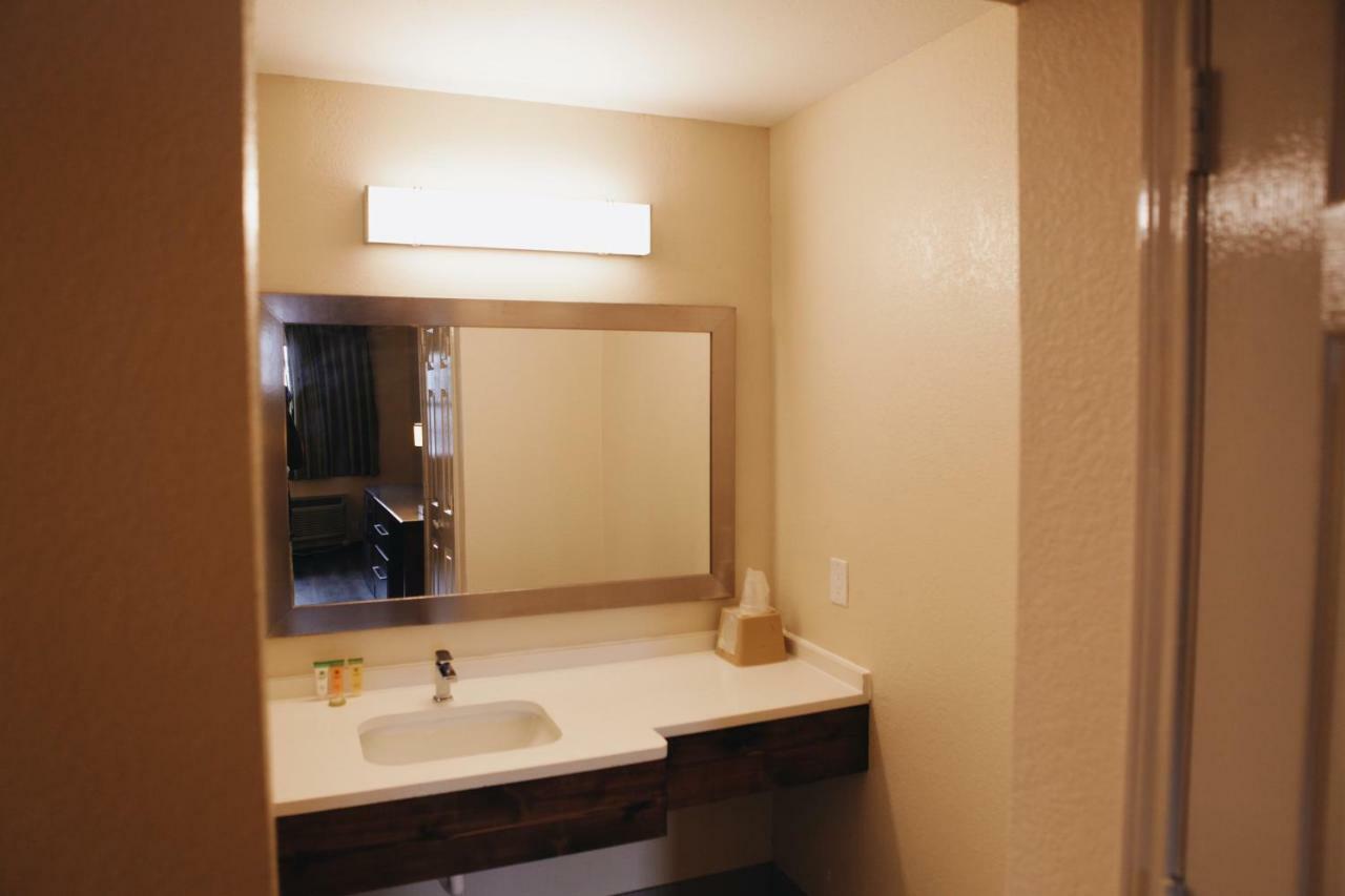 ממפיס All Seasons Inn & Suites מראה חיצוני תמונה